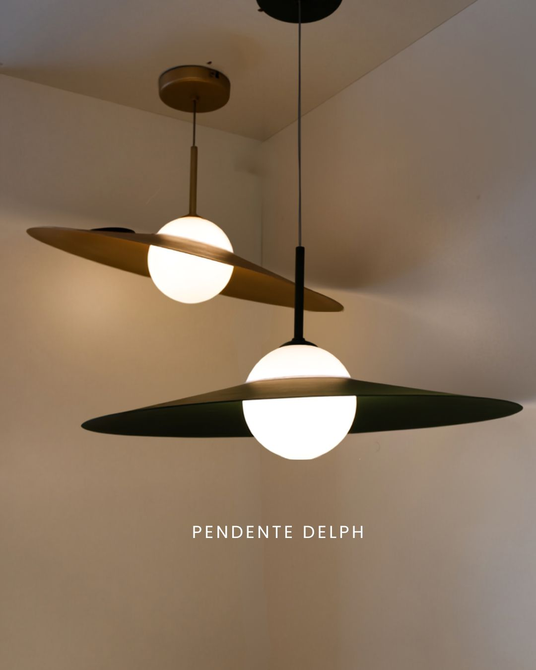 Conjunto de pendentes decorativos acesos